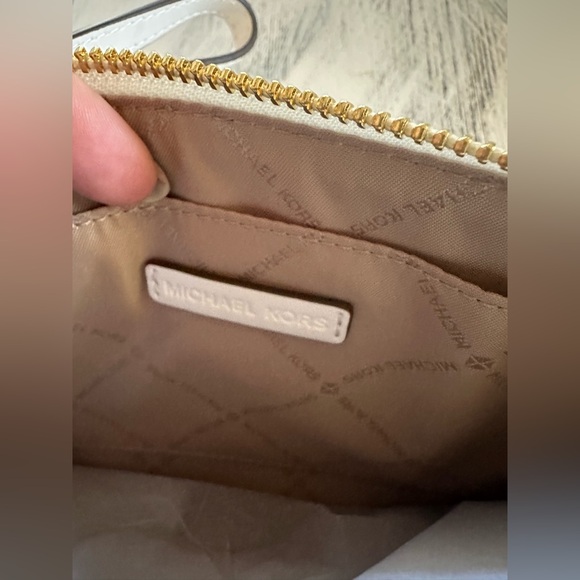 MICHAEL KORS JET SET TRAVEL XL CLUTCH WRISTLET FRUIT MELODY OPTIC WHITE MULTI - Picture 9 of 10